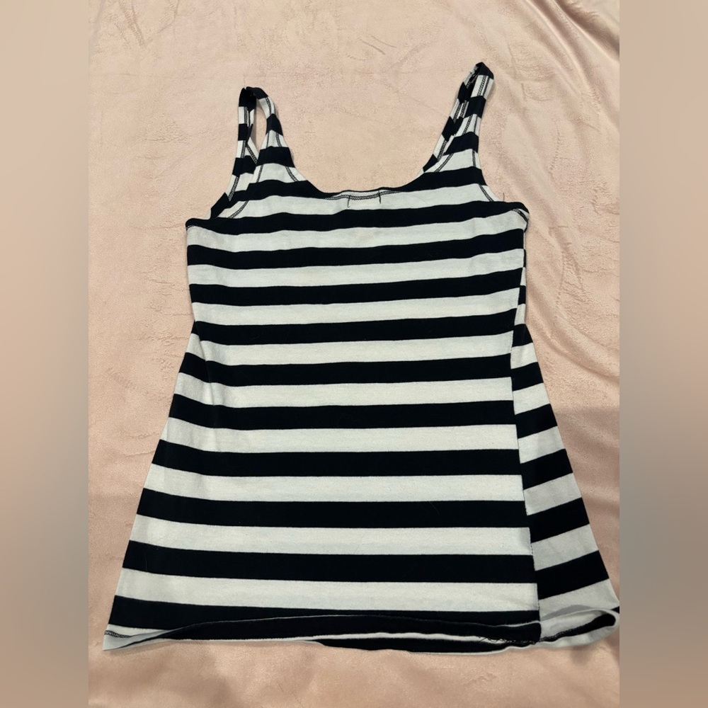Woman’s large Wetseal black and white stripped tank